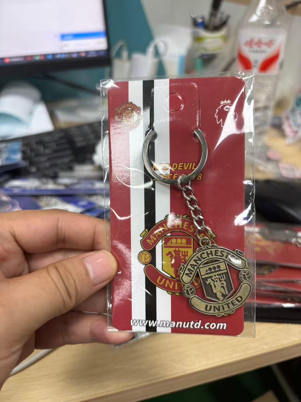 Manchester United Premium Engraved Alloy Keychain (colored / brass)