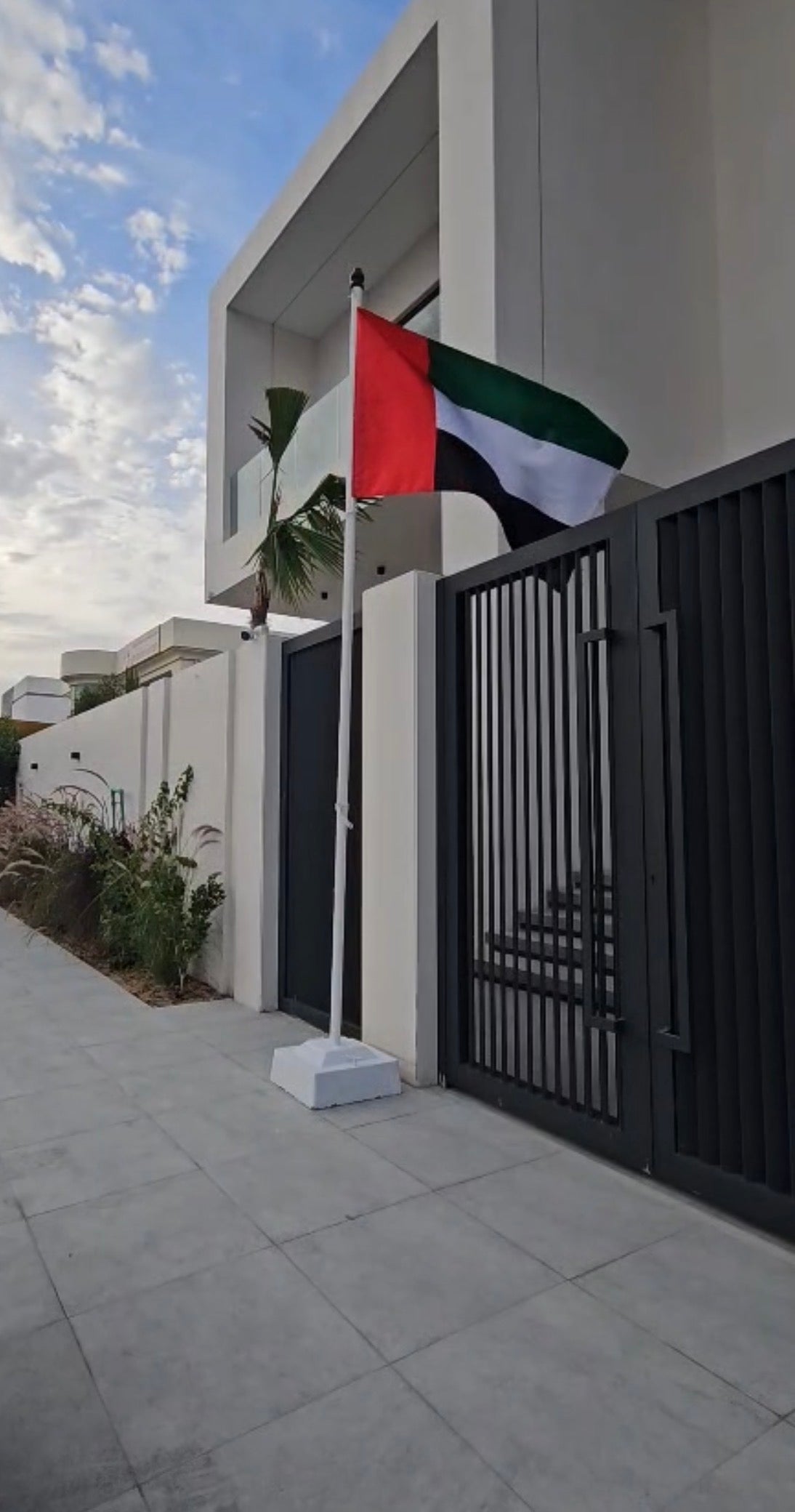 4 m outdoor flag pole with 80 kg base at villa entrance