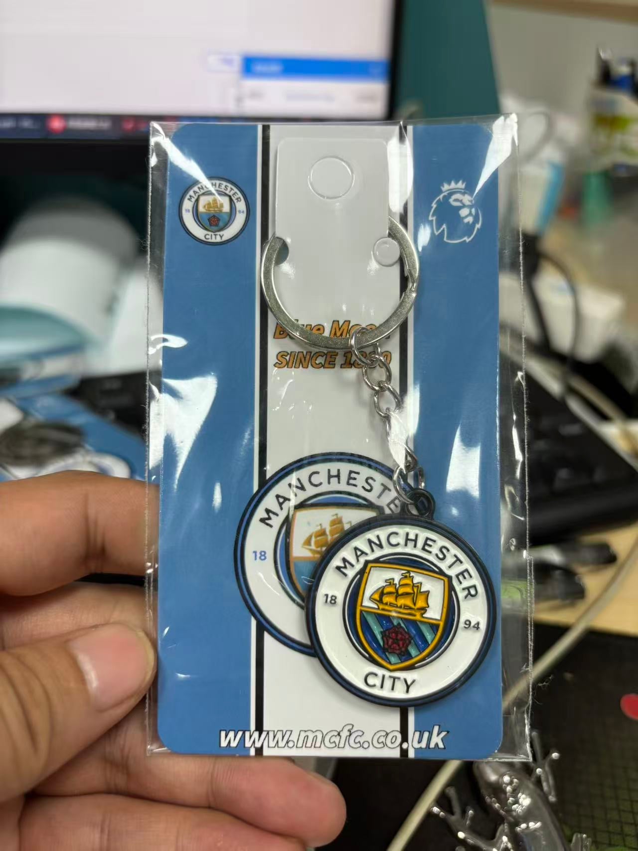Manchester City Premium Engraved Alloy Keychain (colored / brass)