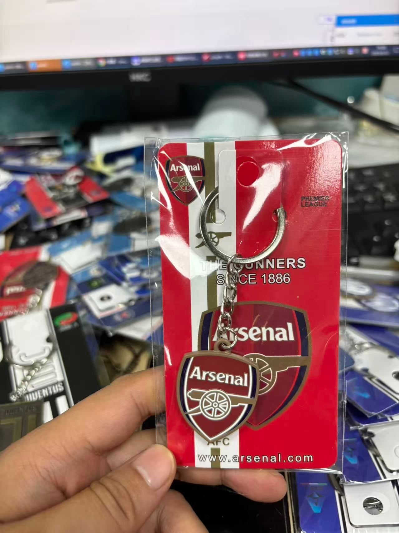 Arsenal Premium Engraved Alloy Keychain (colored / brass)