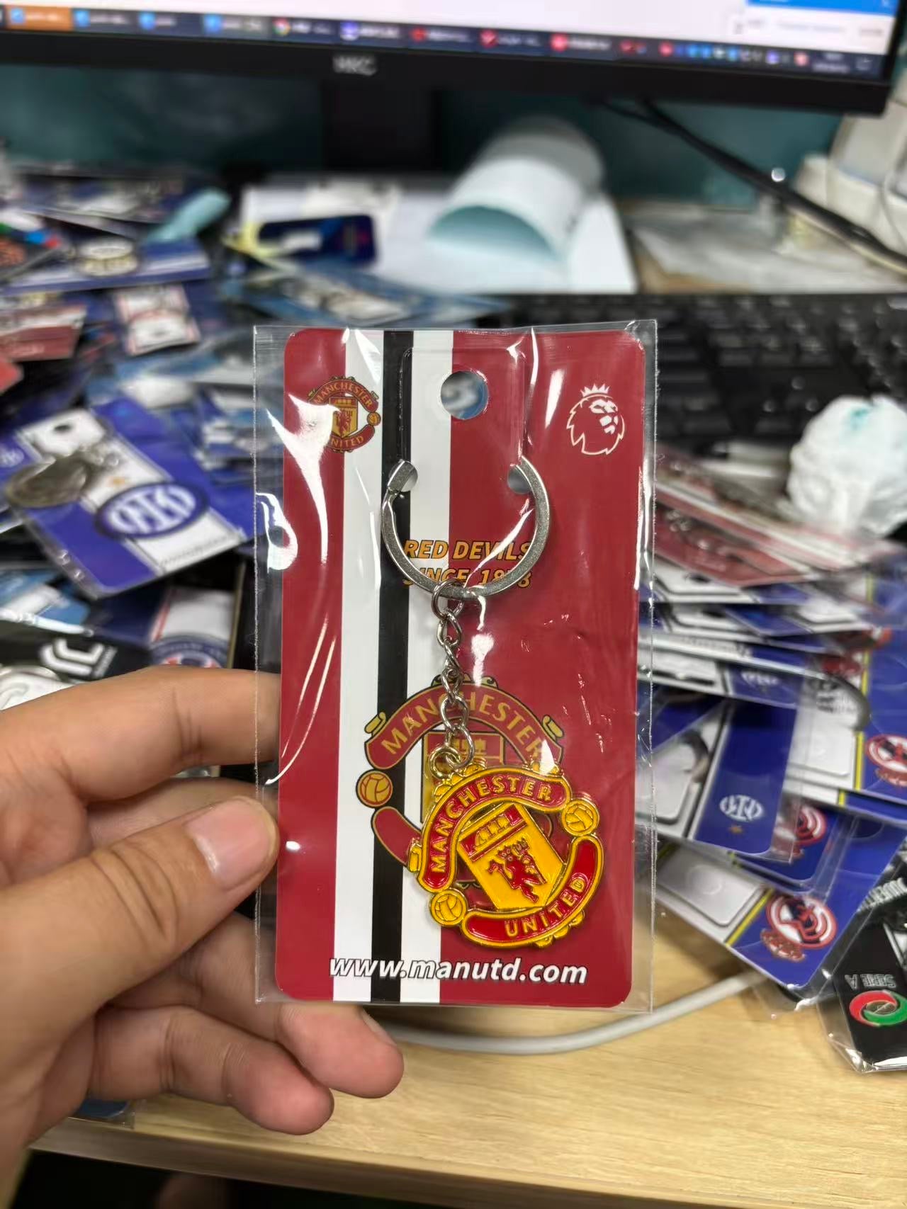 Manchester United Premium Engraved Alloy Keychain (colored / brass)
