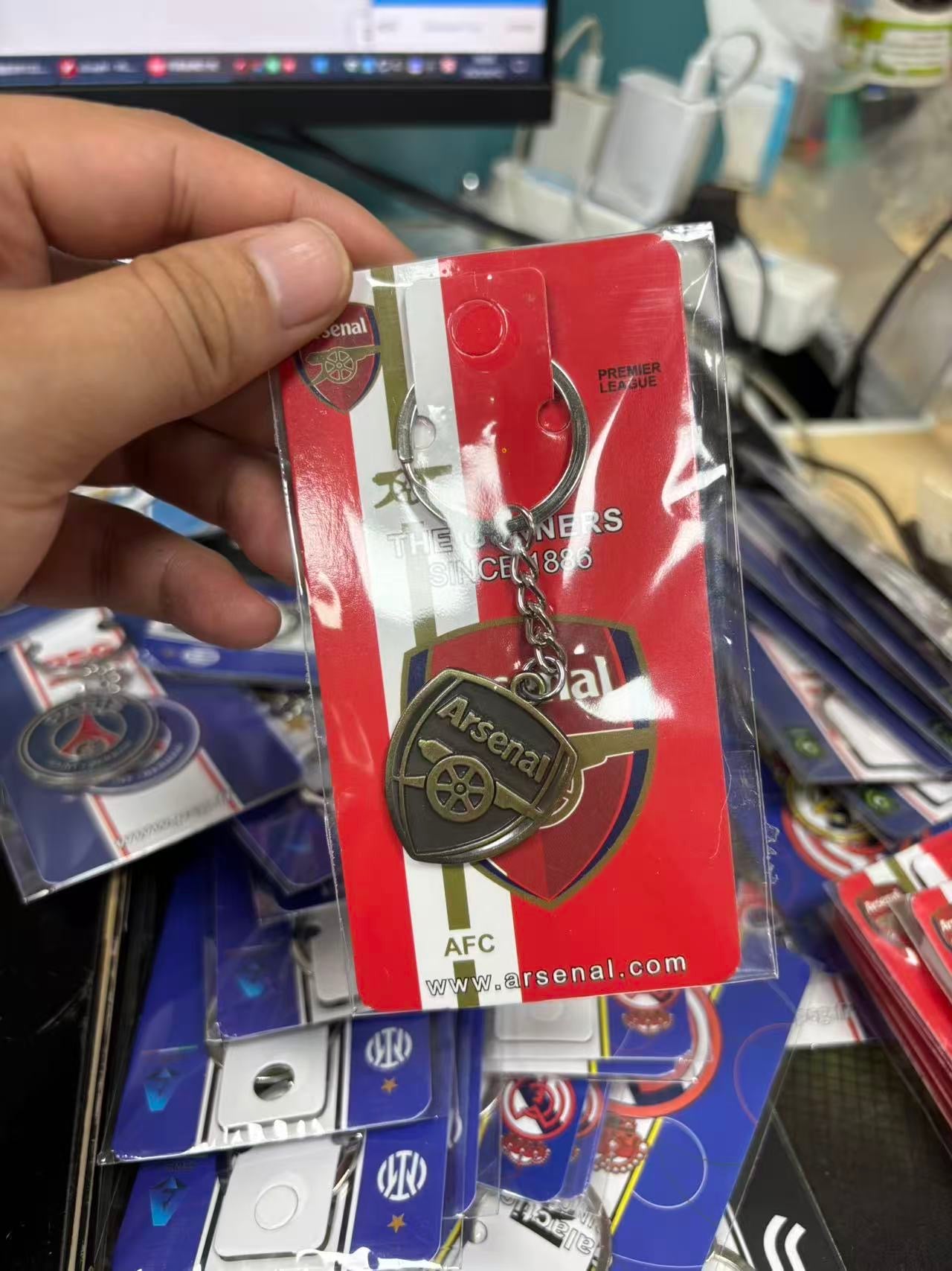 Arsenal Premium Engraved Alloy Keychain (colored / brass)