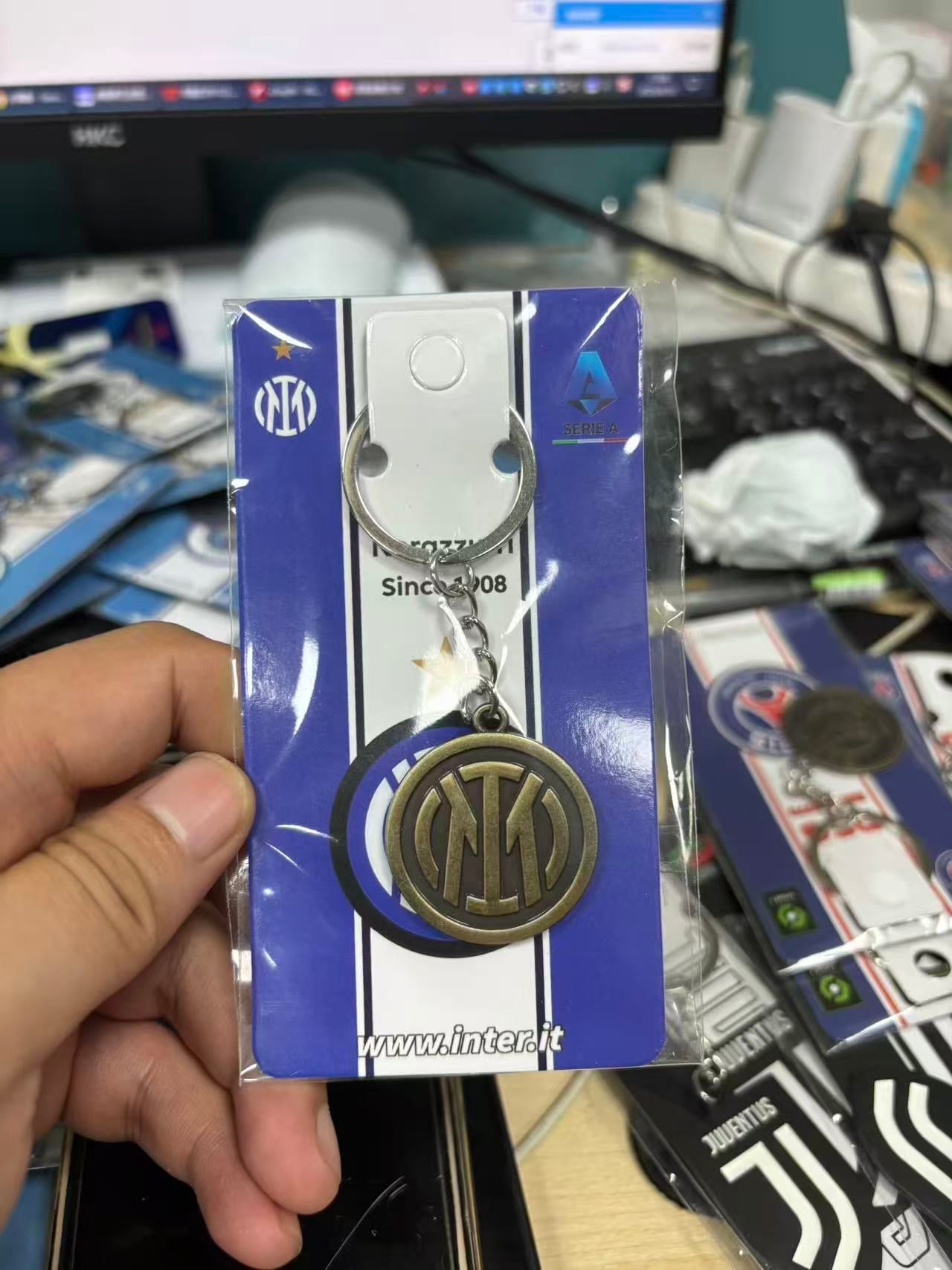 INTER MILAN Premium Engraved Alloy Keychain (colored / brass)