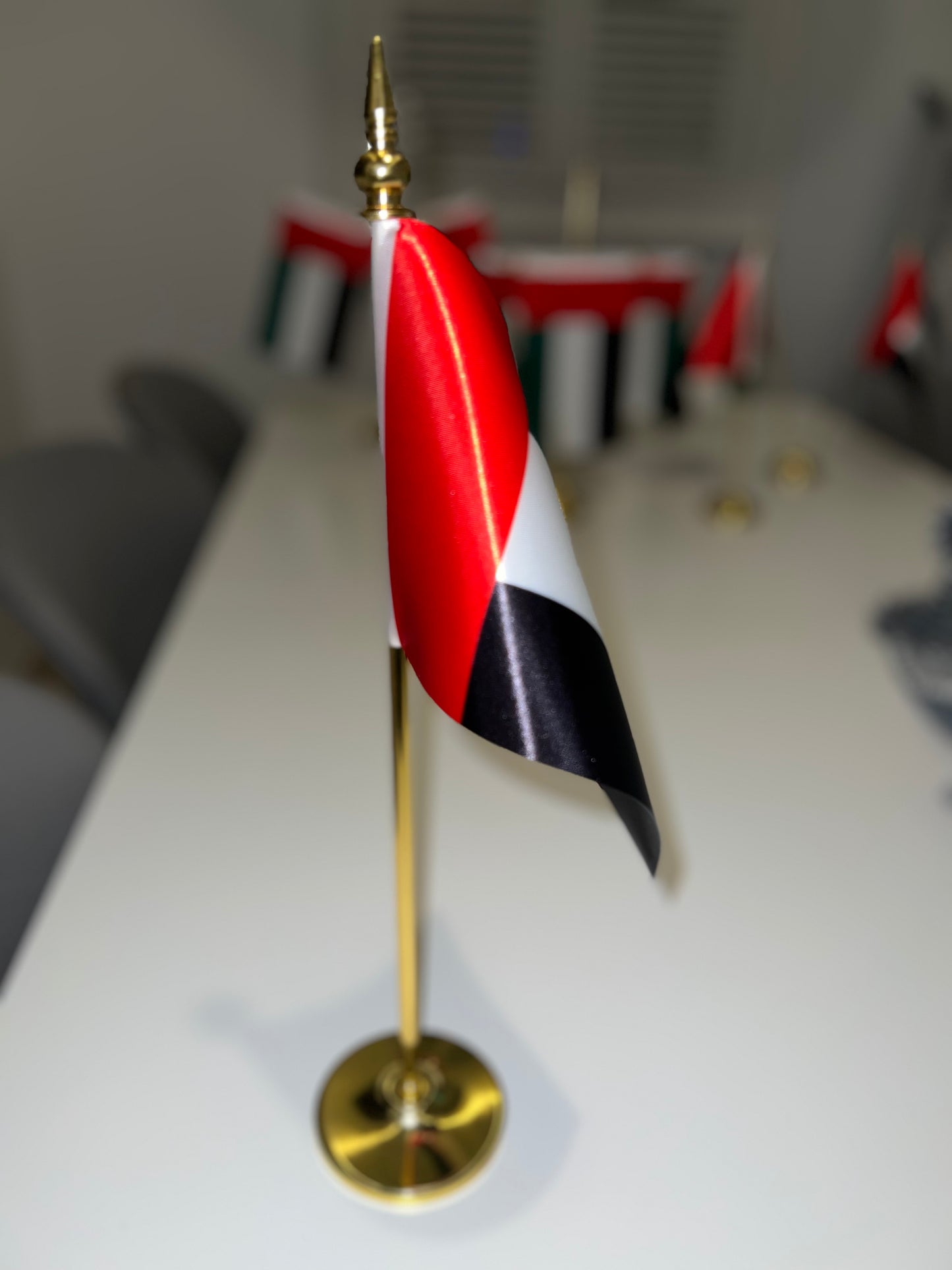 United Arab Emirates Prestige Premium Table Desk Flag | 14 x 21 cm - 1 pc | Double-Sided Satin with 45 cm Steel Pole & Base (Silver/Gold) | Customizable